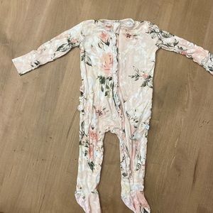 Posh peanut zippered ruffle Footie in vintage pink rose